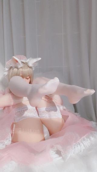 加油站的6个瑞士女孩