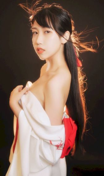 张开腿被九个男人调教h视频